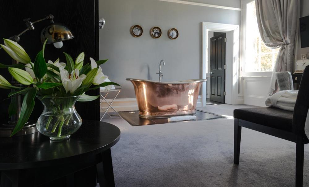 Poets House Hotel Ely Bagian luar foto