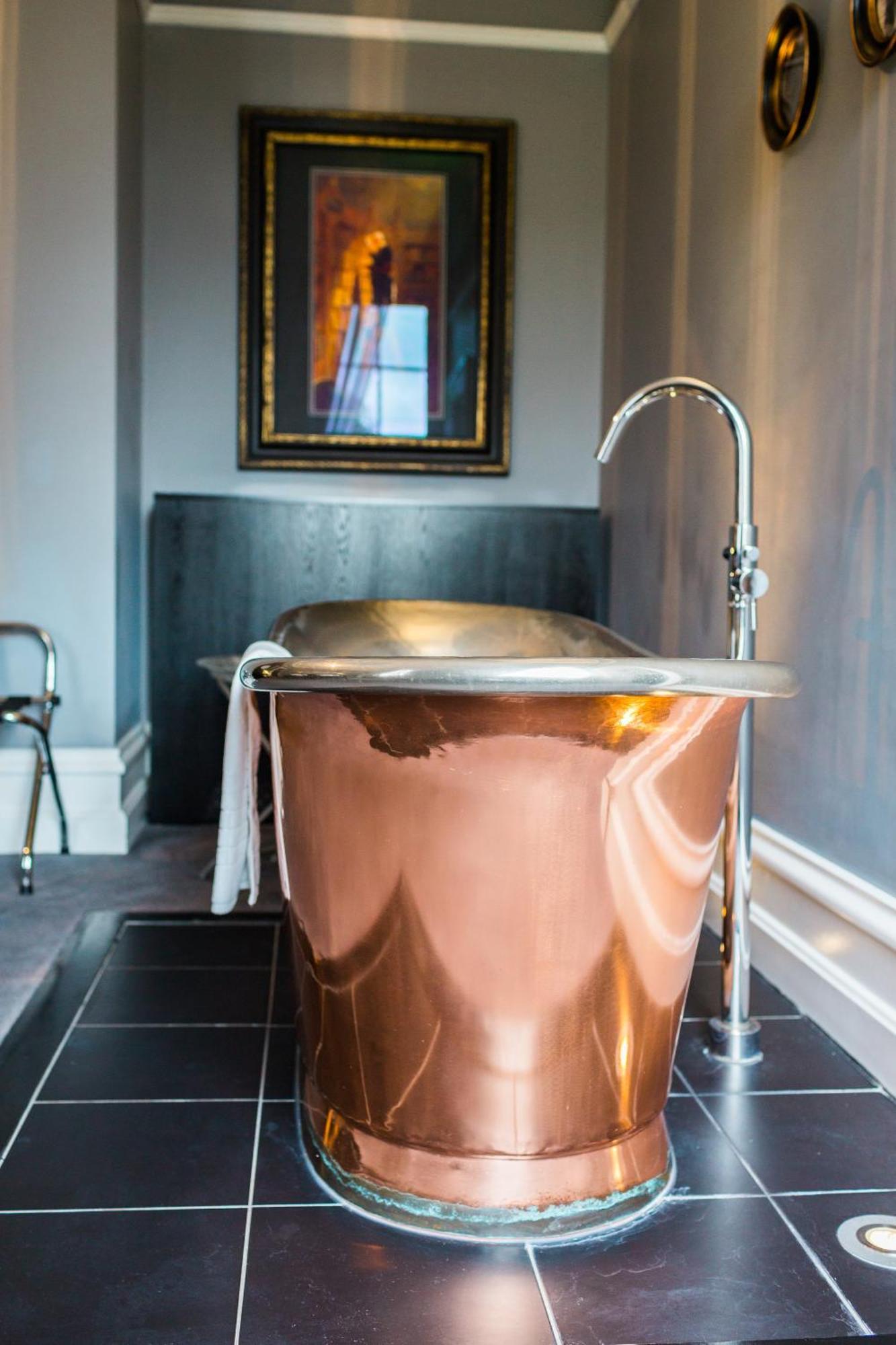 Poets House Hotel Ely Bagian luar foto