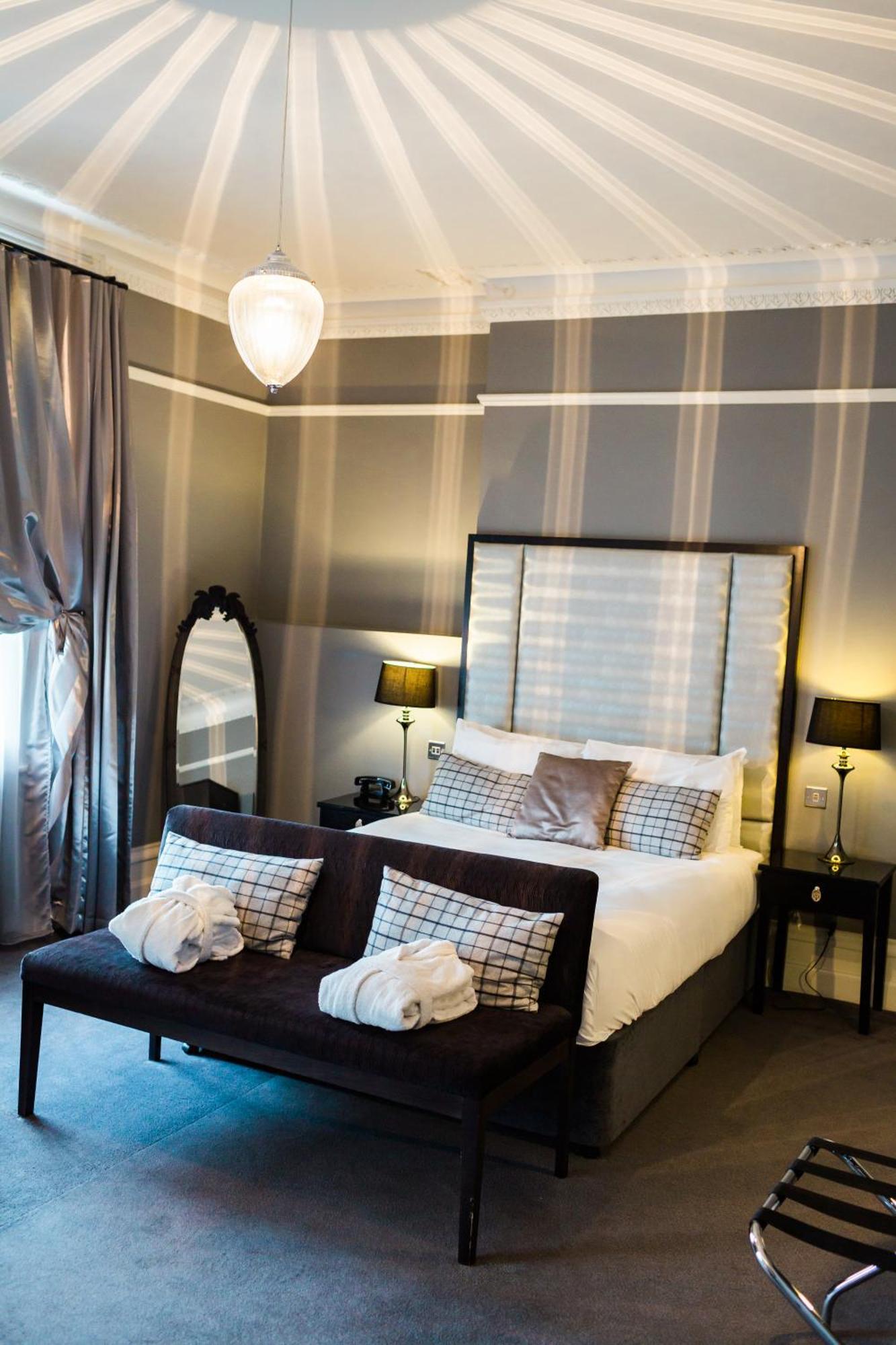 Poets House Hotel Ely Bagian luar foto