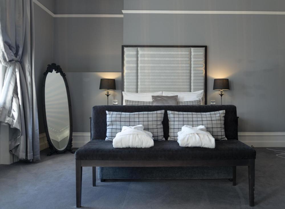 Poets House Hotel Ely Bagian luar foto