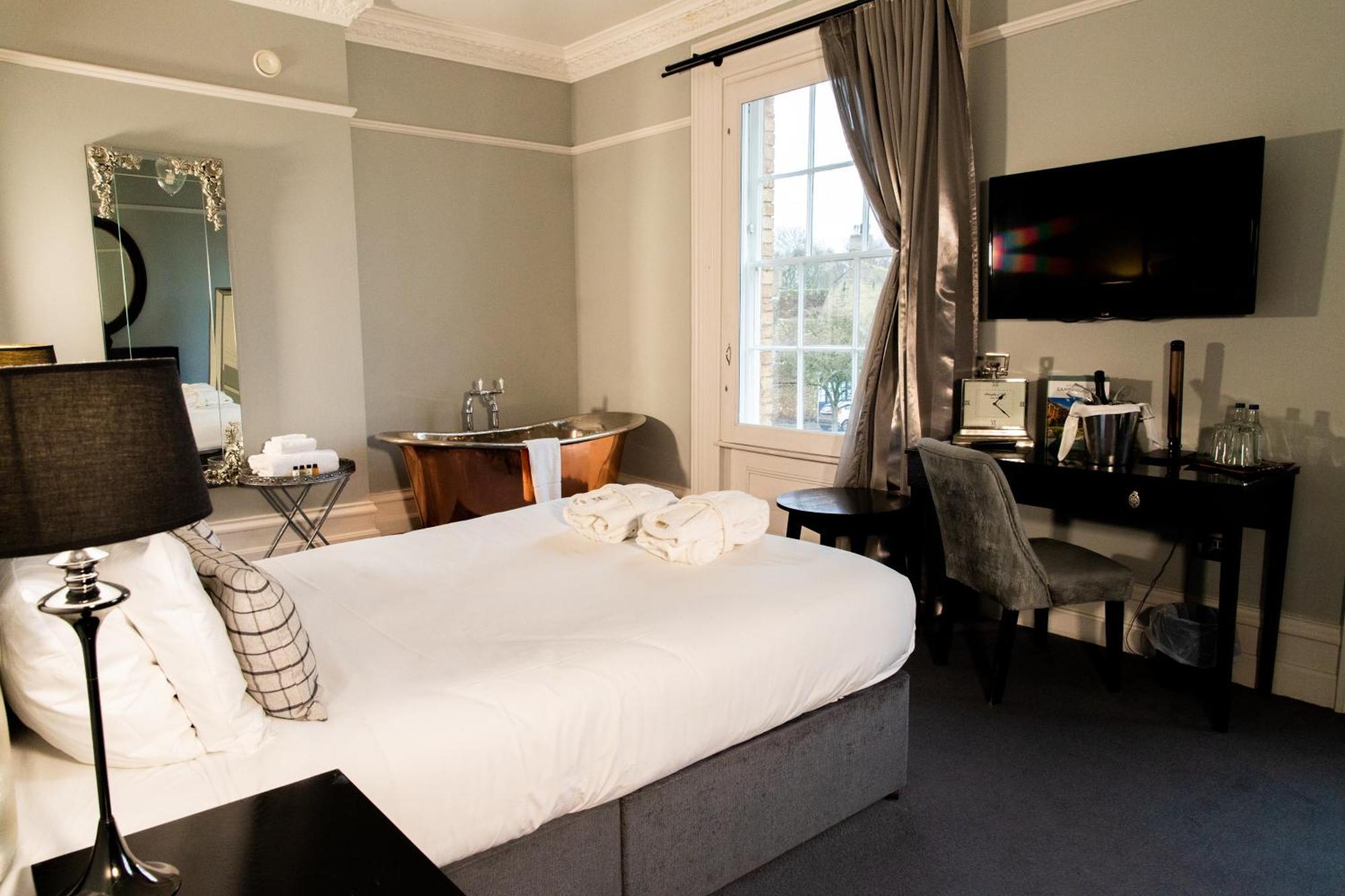 Poets House Hotel Ely Bagian luar foto