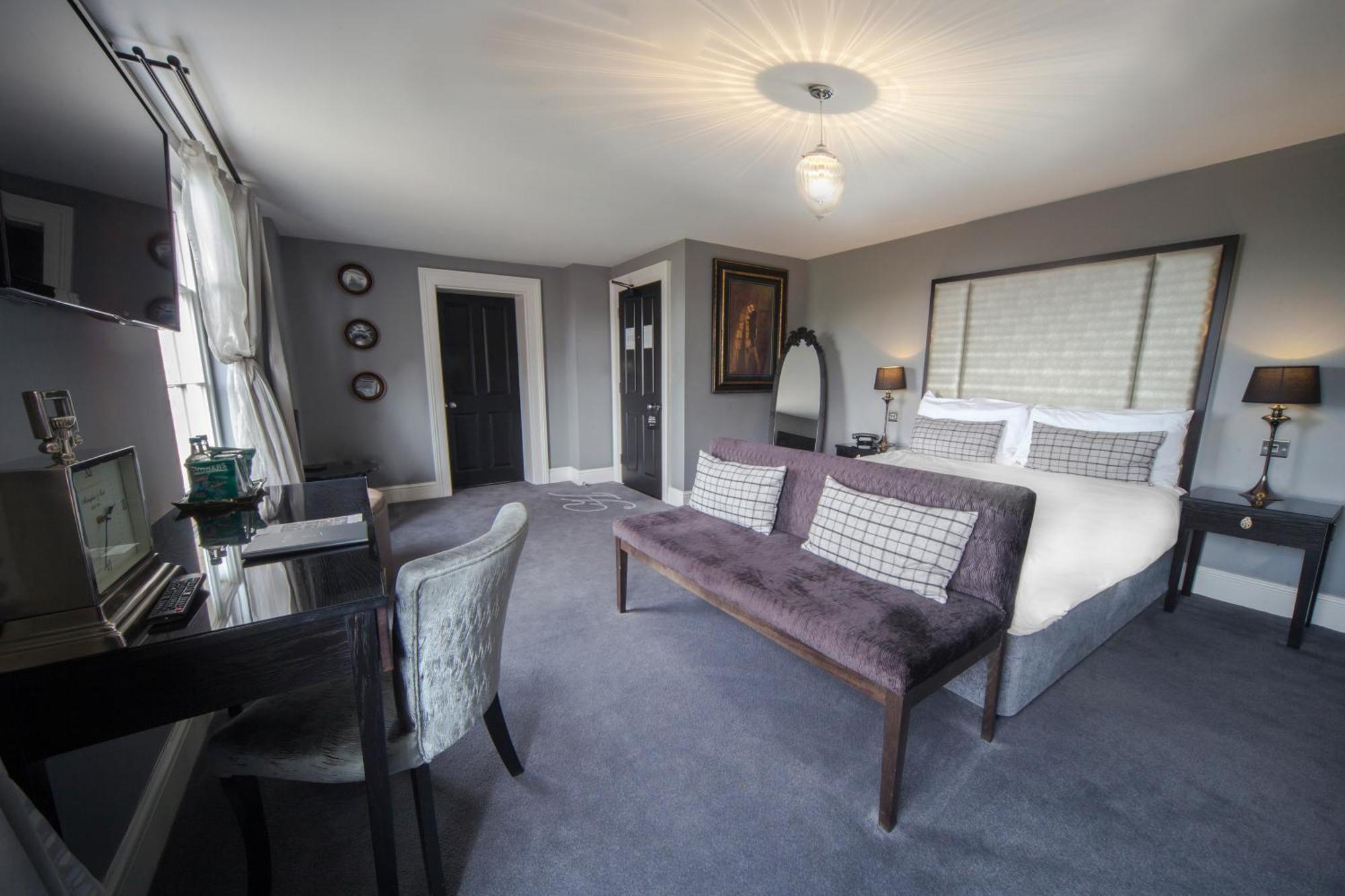 Poets House Hotel Ely Bagian luar foto