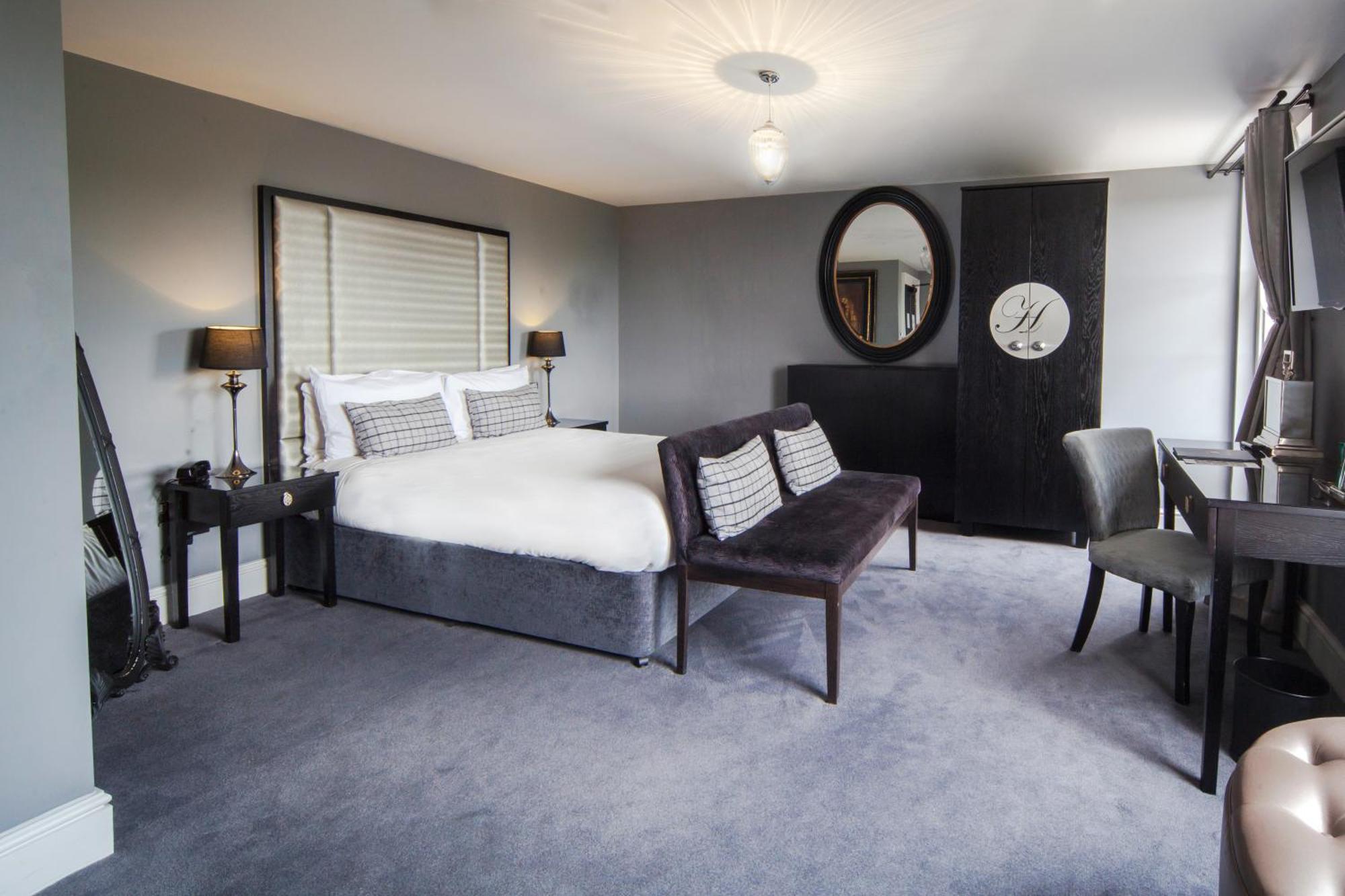 Poets House Hotel Ely Bagian luar foto