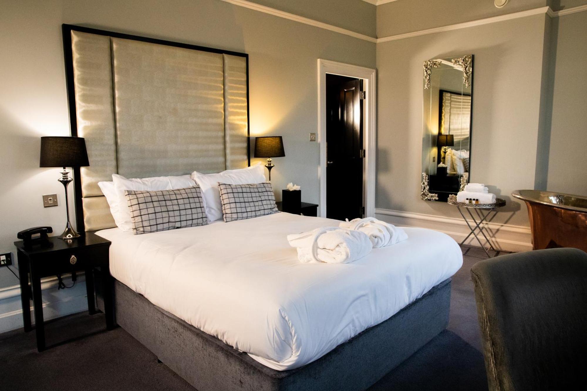 Poets House Hotel Ely Bagian luar foto