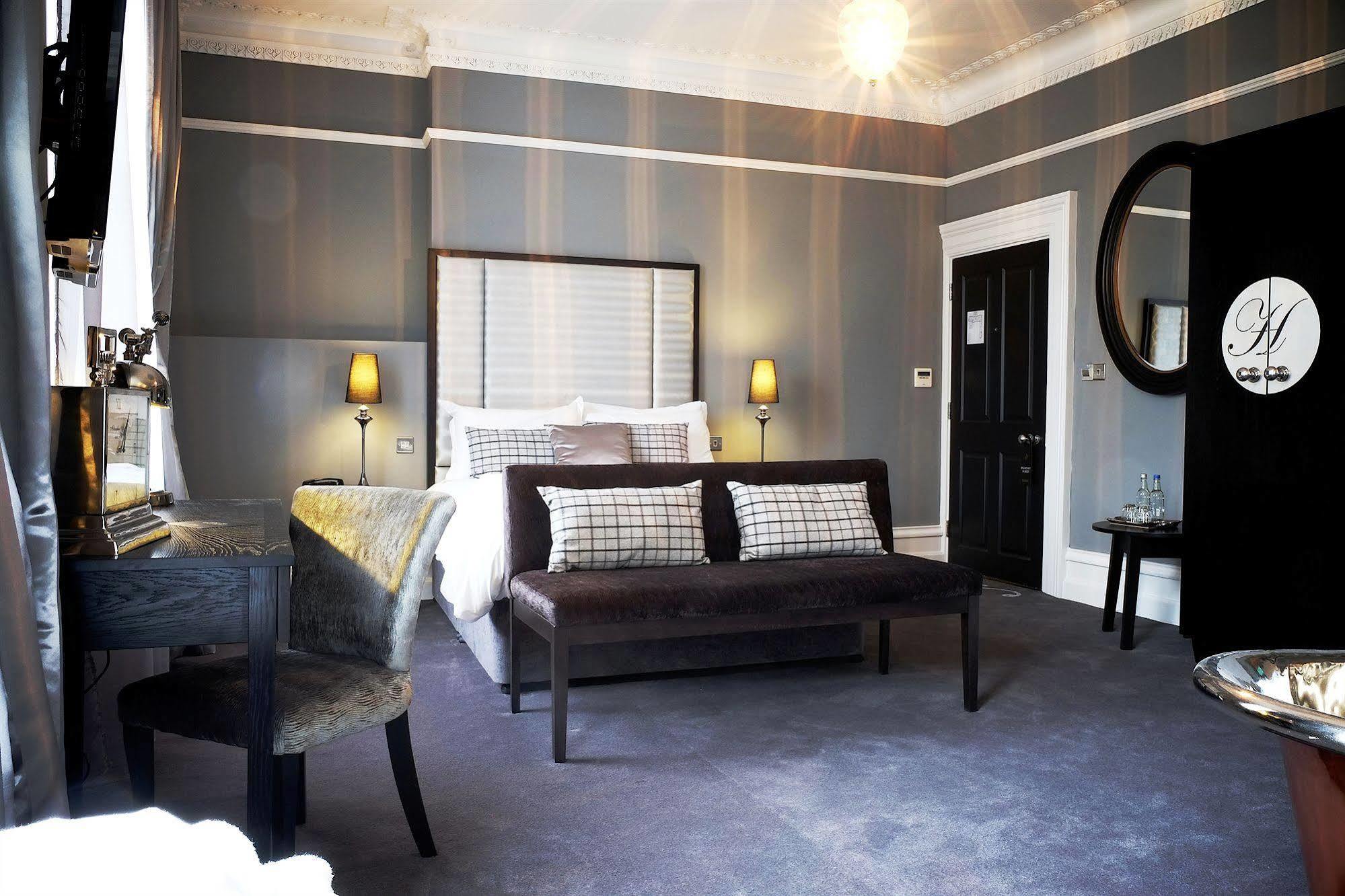 Poets House Hotel Ely Bagian luar foto