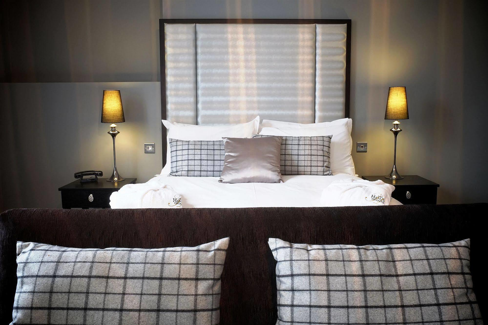 Poets House Hotel Ely Bagian luar foto