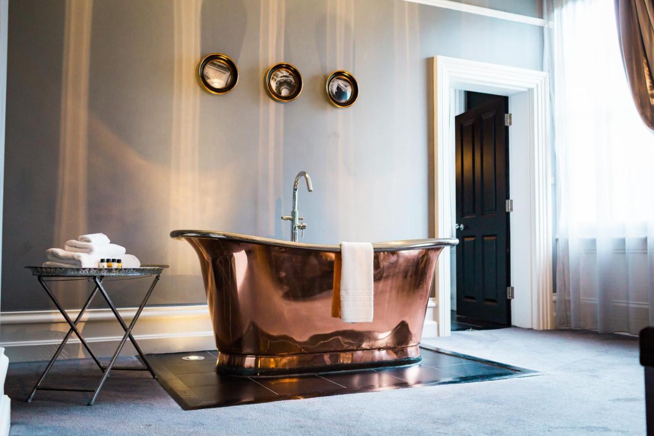 Poets House Hotel Ely Bagian luar foto
