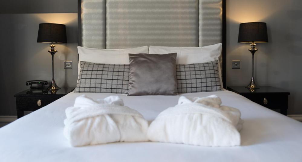 Poets House Hotel Ely Bagian luar foto